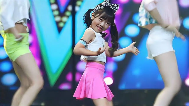 韩国萌娃罗夏恩,不愧人称"小泫雅",大跳女团舞太惊艳!