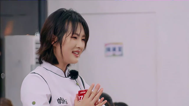 姚安娜一本正经地打广告,好可爱,金主爸爸要笑翻咯丨中餐厅5