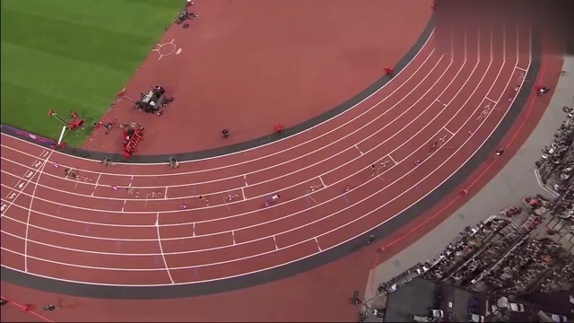 体育回顾:精彩回顾:奥运会美国打破女子4×100米接力赛世界纪录,配合