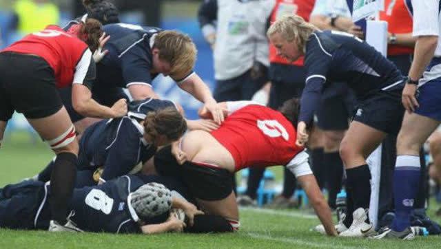 你居然敢扒裁判裤衩?足坛一条球裤引发的惨案