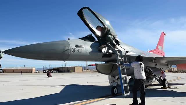 "战隼"新使命,美国空军装备的qf-16靶机