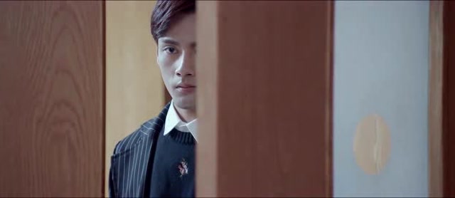 总裁在上宫欧在病房门口偷看小念小念抚摸肚子露母爱