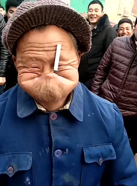 大爷您火了,这烟叼的没谁了!