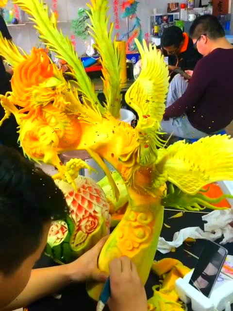 南瓜雕刻龙凤呈祥