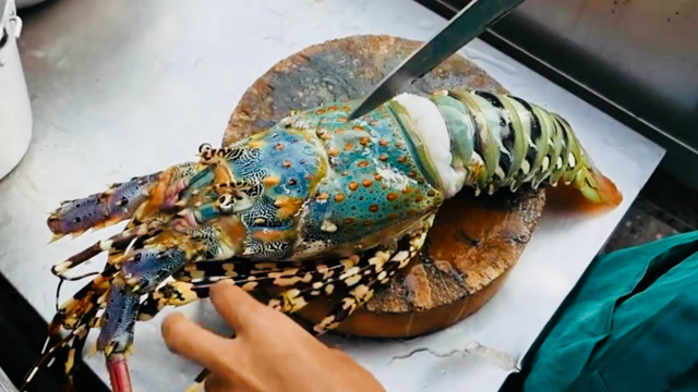 泰国街头食物,最大的彩红龙虾!