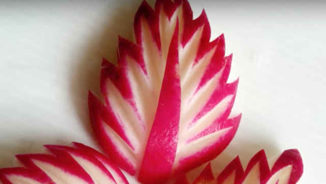 大厨教你用水萝卜做精美的树叶摆盘,1分钟学会