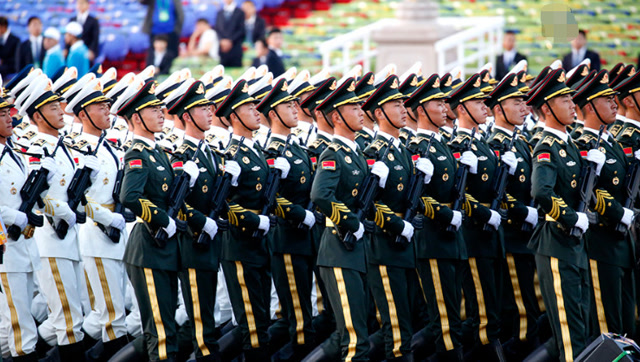 世界各国的军人仪仗队对比,你会发现还是中国的军人阅兵最霸气!