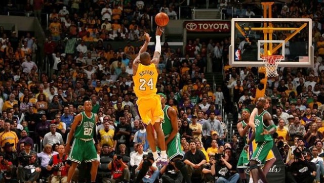 高位压入反向转身跳投