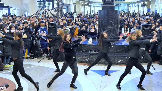 饭拍dreamcatcher在商场歌舞《full moon》