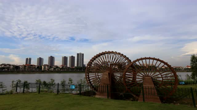 君兰河堤公园一角