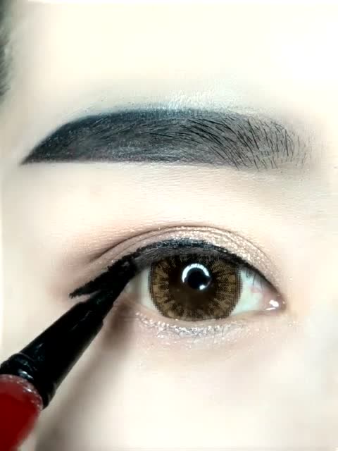 下垂眼线这样画 自然好看 放大眼睛2倍