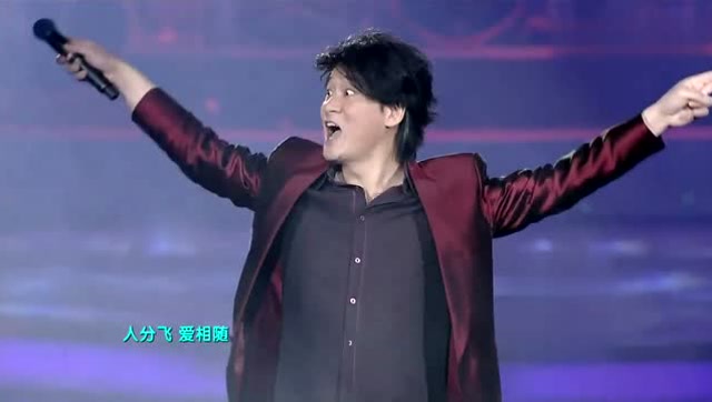 周华健歌曲串烧《爱相随》《让我欢喜让我忧》,好听到全场沸腾
