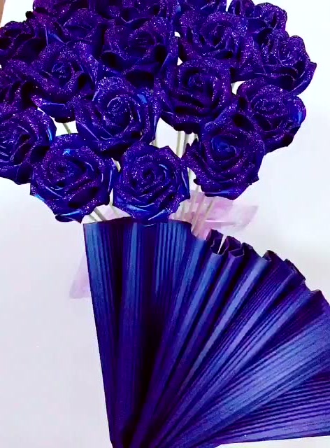 送你一束漂亮的蓝玫瑰,喜欢吗