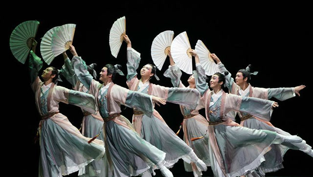 古典舞《纸扇书生》一夜之间席卷微博,这些翩翩少年哥哥完爆网红!