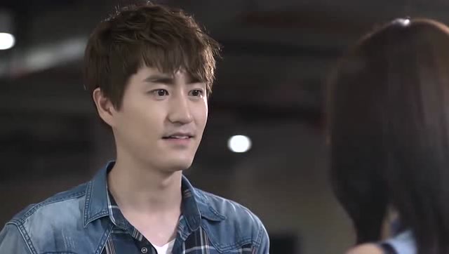 何以笙箫默:路远风给以玫送礼物,以玫一句话使他无言应对