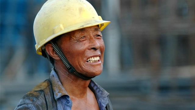 当今社会,50岁以上的农民工该如何生存?工作不好找,没有退休金