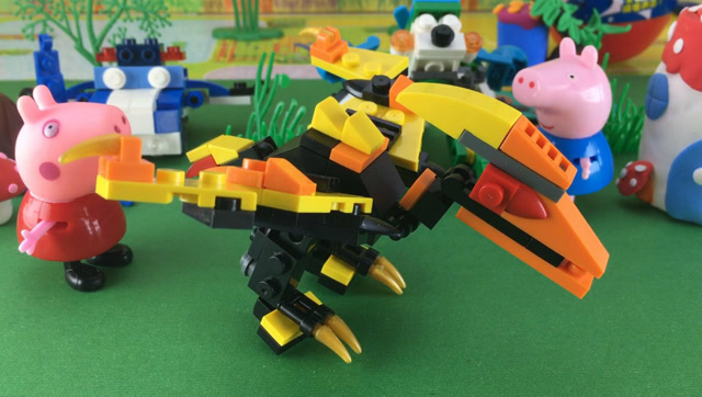 小萱玩具:小猪佩奇和乔治学习拼装翼龙,乐高积木拼装恐龙之翼龙!