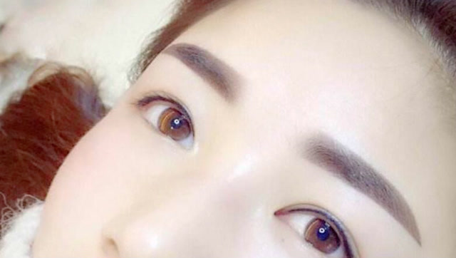 50岁爱美大妈纹眉的前后对比,一刀刀划下去看着都疼,比较正规!