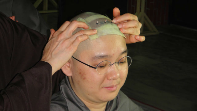 为什么和尚的头顶上都会有一个戒疤,你知道原因吗?