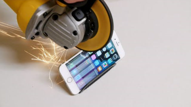 打磨机对战手机,看看这台手机怎么被虐