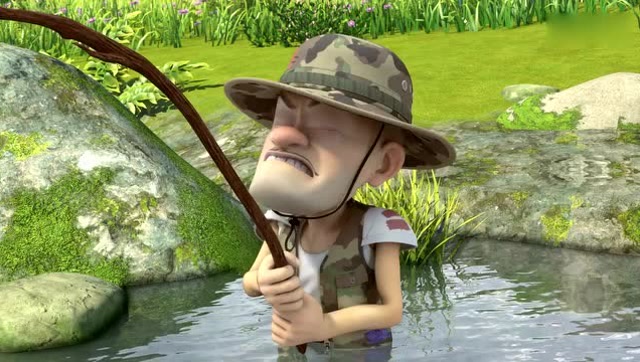 光头强被大鱼拉进水里面,钓上来一看 竟然是?