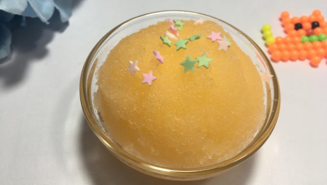 无硼砂自制芒果千丝泥史莱姆,看上去很好玩,但是过程很曲折