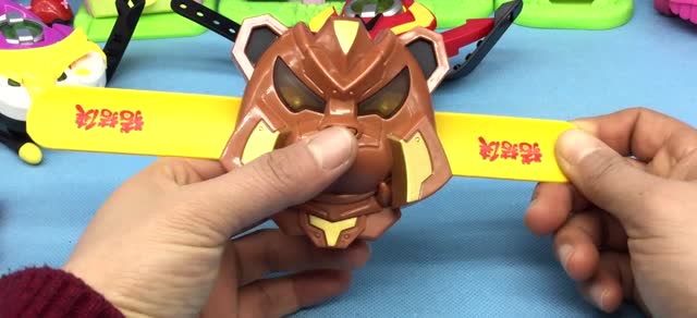 猪猪侠超星萌宠超星锁五灵锁弹射玩具