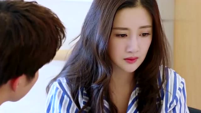 美味奇缘叶以澜情绪崩溃,mike上前安慰心疼,两人相拥!