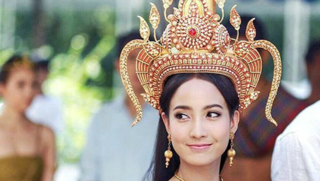 泰剧《三面娜迦》蛇后身受重伤危在旦夕,辛亏老蛇王出手救了她