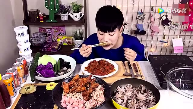 大胃王阿伦的晚餐:1锅米饭,1盘肉,1份煎饼组合