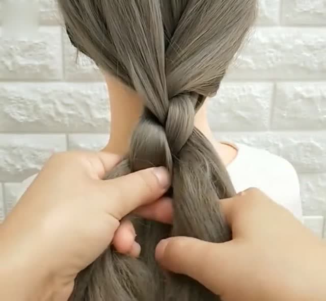 四股粗马尾辫,这样扎出来的头发不土气,超时尚!