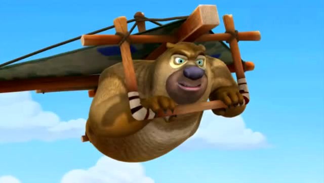 熊出没:熊二用滑翔翼真的飞起来了 还一只手把光头强吊在空中