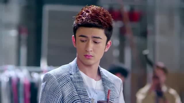 云巅之上:展眉打了简兮一巴掌,左左在一旁惊讶到了