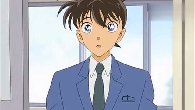 十年后,柯南长成了新一的模样,少年侦探团的大家也都长大了