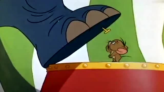 猫和老鼠:杰瑞和狮子一起表演,却差点被一脚踩爆!