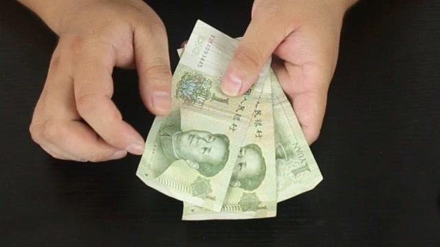 火车站有人找你借三元钱?一定要报警,现在才了解其中的猫腻