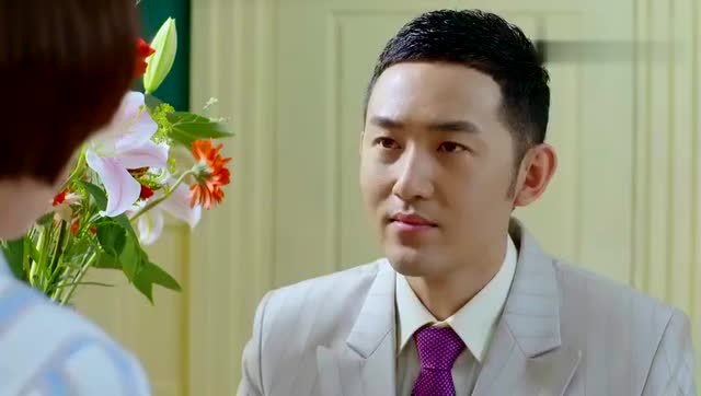 《蜂鸟》如豹教亚蒙用枪被顾家兴发现顾家兴和殷如豹为此事起争执