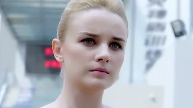 麻辣变形计:这女教官太厉害了,因为热巴起晚了,一盆冷水泼热巴