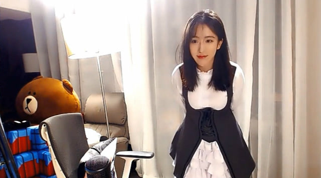 有没有见过呆妹cos女仆装!不是特突出的那种!