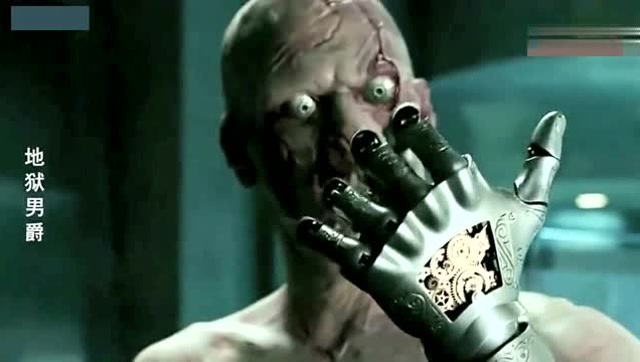 地狱男爵死去的面具男坐了起来穿戴整齐还给自己上心脏发条