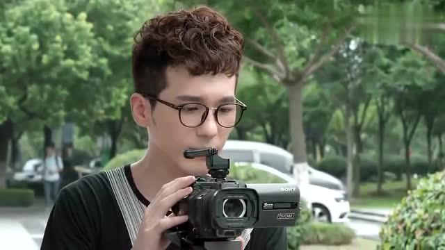 曹光对镜头里的二喜迷住了来看我们家二喜还是有迷人之处的