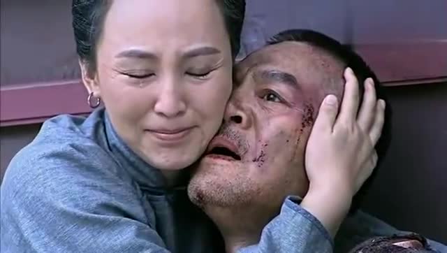 戴天理真是个硬骨头,伤成这样都不向鬼子低头,百姓都感动哭了!