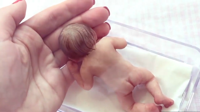 世界上最小的女婴儿图片