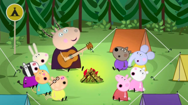 羚羊夫人弹吉他真厉害,孩子们的唱歌也很不错!小朋友都有手电筒!