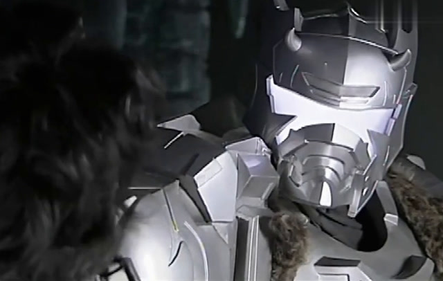 西钊被界王惩罚太狠,召唤出铠甲对界王动手