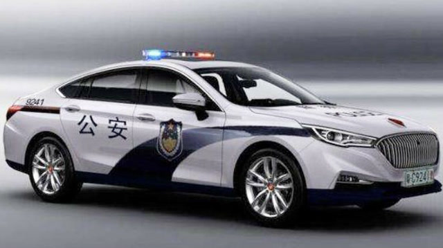 红旗h5变身警车喷上涂装之后才明白红旗为何能被称为国车