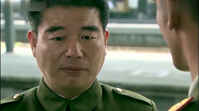 苗连转业要走了,老高去火车站送别,两个钢铁硬汉竟落泪了