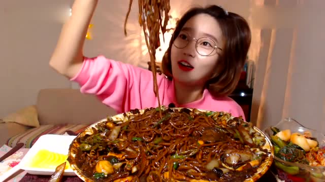 《吃播大胃王》韩国dorothy吃终极炸酱面,太好吃