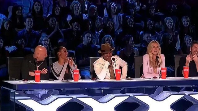 英国达人秀:一位七星级的喜剧演员,把评委们笑得直不起腰来!