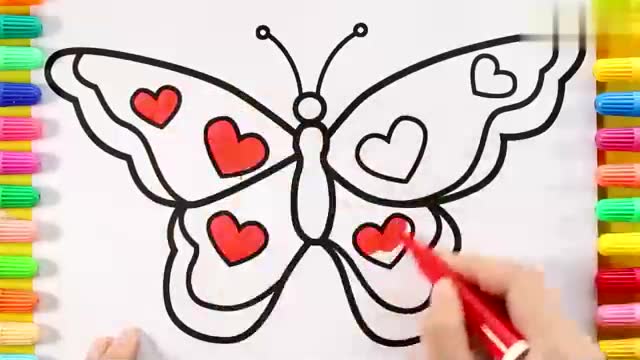 在蝴蝶的翅膀上画上爱心